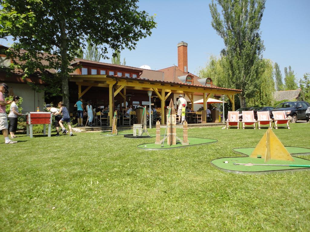 Hotel Monopoly Balatonalmádi Eksteriør bilde