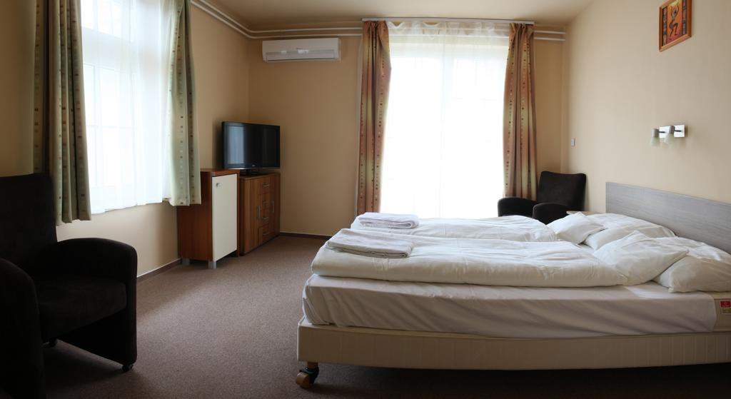 Hotel Monopoly Balatonalmádi Eksteriør bilde