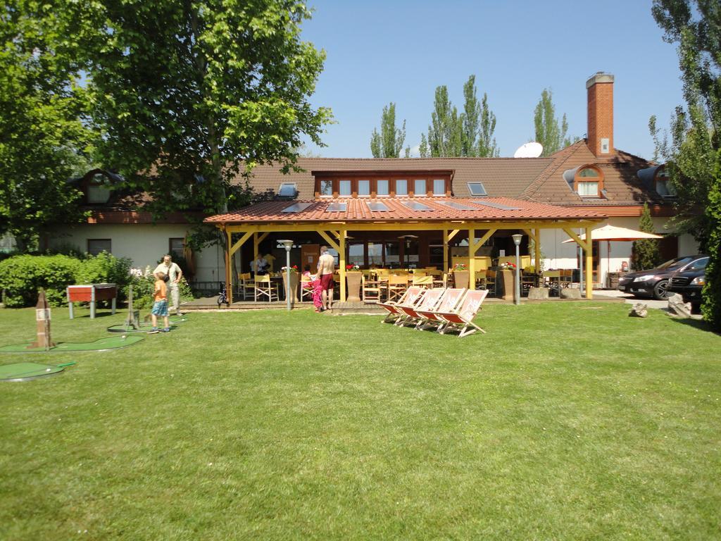 Hotel Monopoly Balatonalmádi Eksteriør bilde